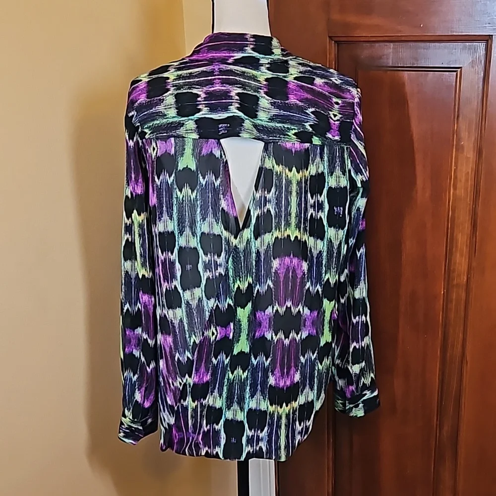 L AMOUR NANETTE LEPORE BLOUSE BUTTON DOWN TOP M PURPLE GREEN BLACK LONGSLEEVED